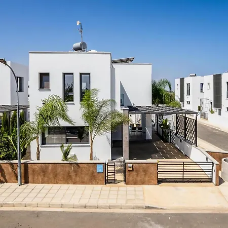 וילה Alassia 16 By Ezoria