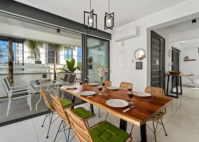 וילה Alassia 16 By Ezoria