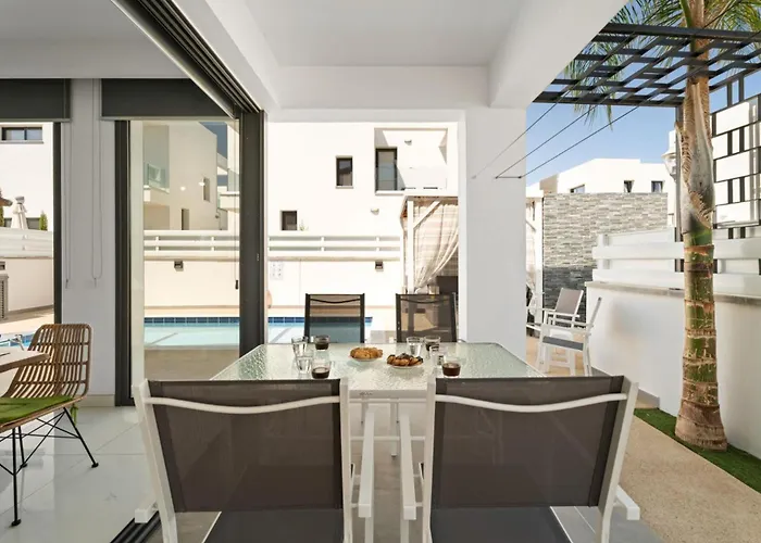 Alassia 16 By Ezoria Villa Paralimni